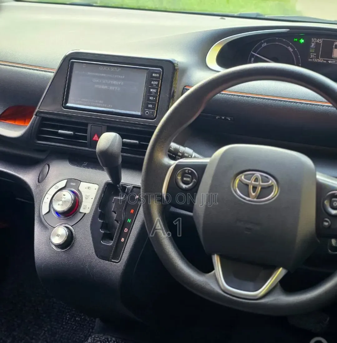 Toyota Sienta 1.5 Hybrid FWD (6-seater) 2019 Pearl