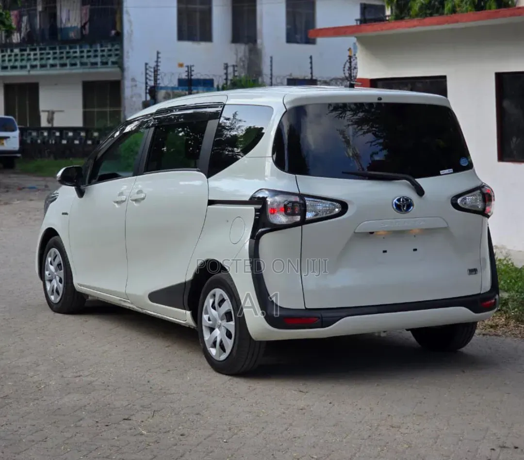 Toyota Sienta 1.5 Hybrid FWD (6-seater) 2019 Pearl