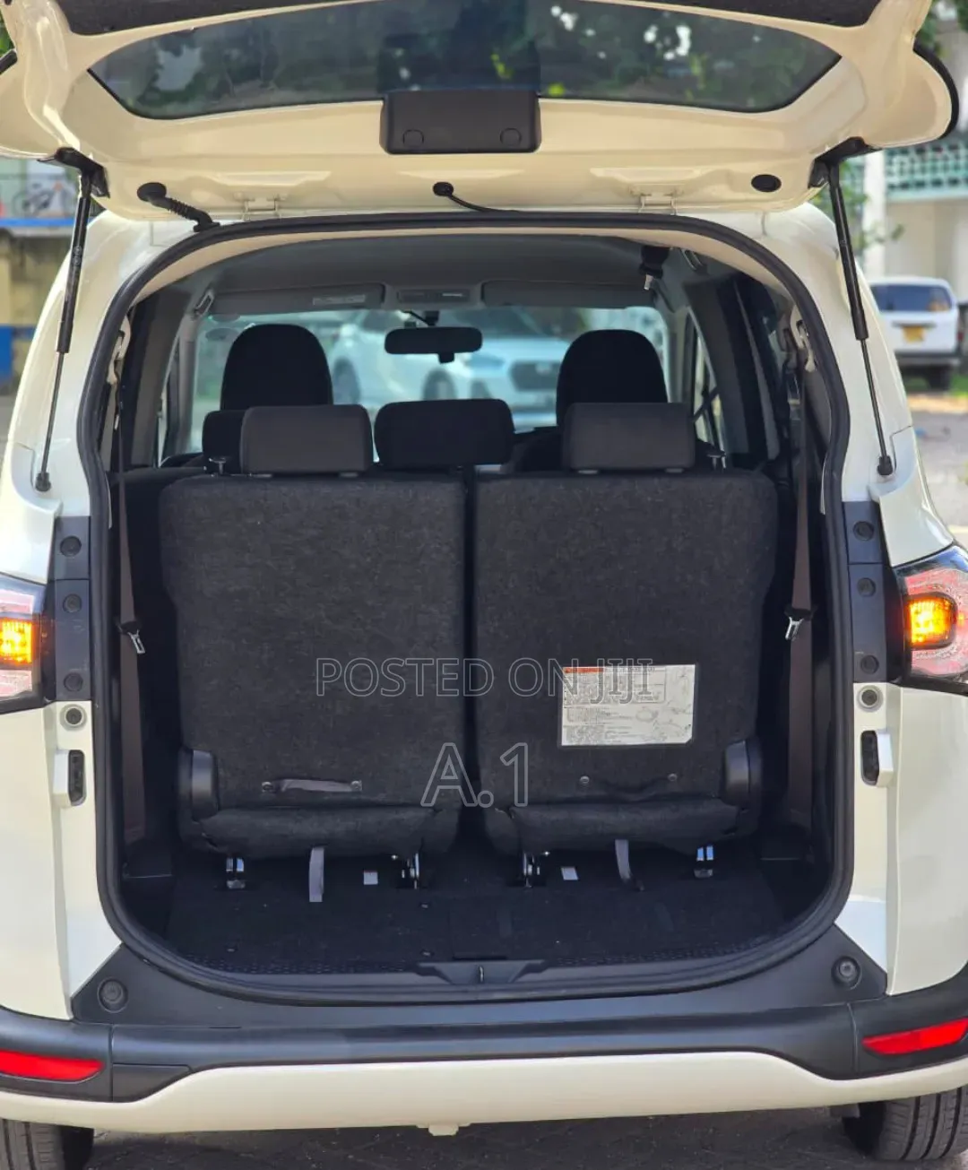 Toyota Sienta 1.5 Hybrid FWD (6-seater) 2019 Pearl