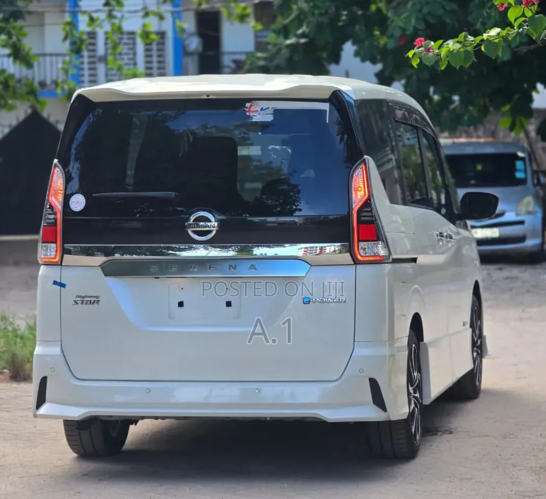 Nissan Serena 2019 Off white