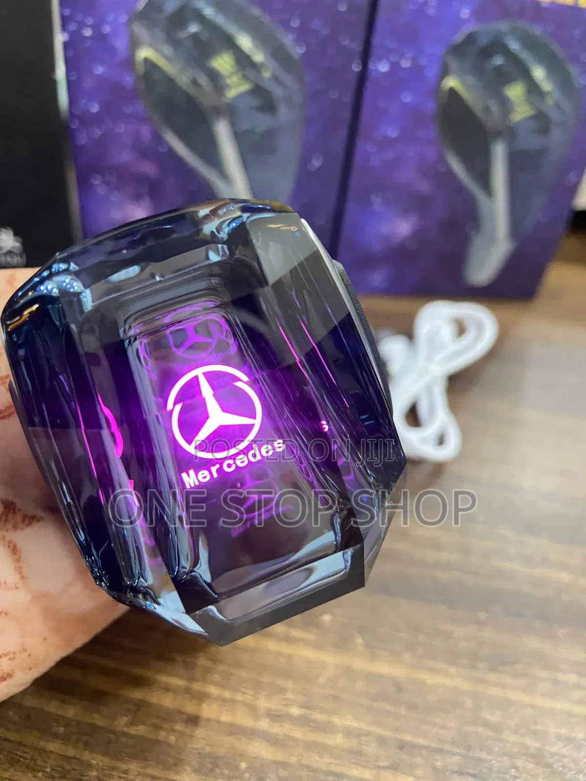 Universal Led Mercedes Logo Gear Knob With 7 Different Cycle Colors