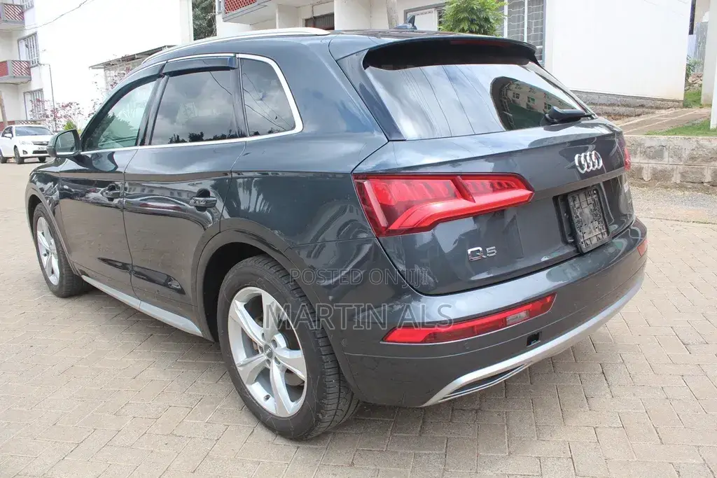 Audi Q5 2.0T Premium AWD quattro 2019 Black