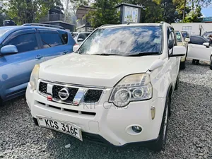 Nissan X-Trail 2.5 Petrol 4x4 SE 2011 White