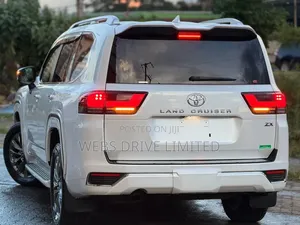 Toyota Land Cruiser LC300 2023 White