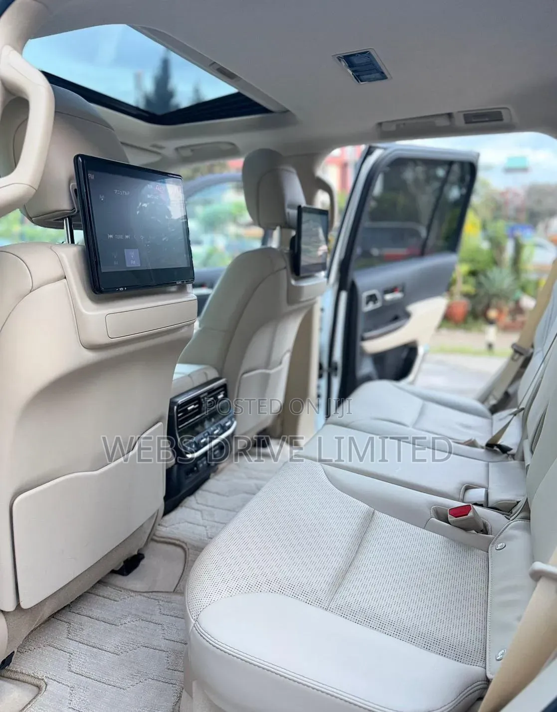 Toyota Land Cruiser LC300 2023 White