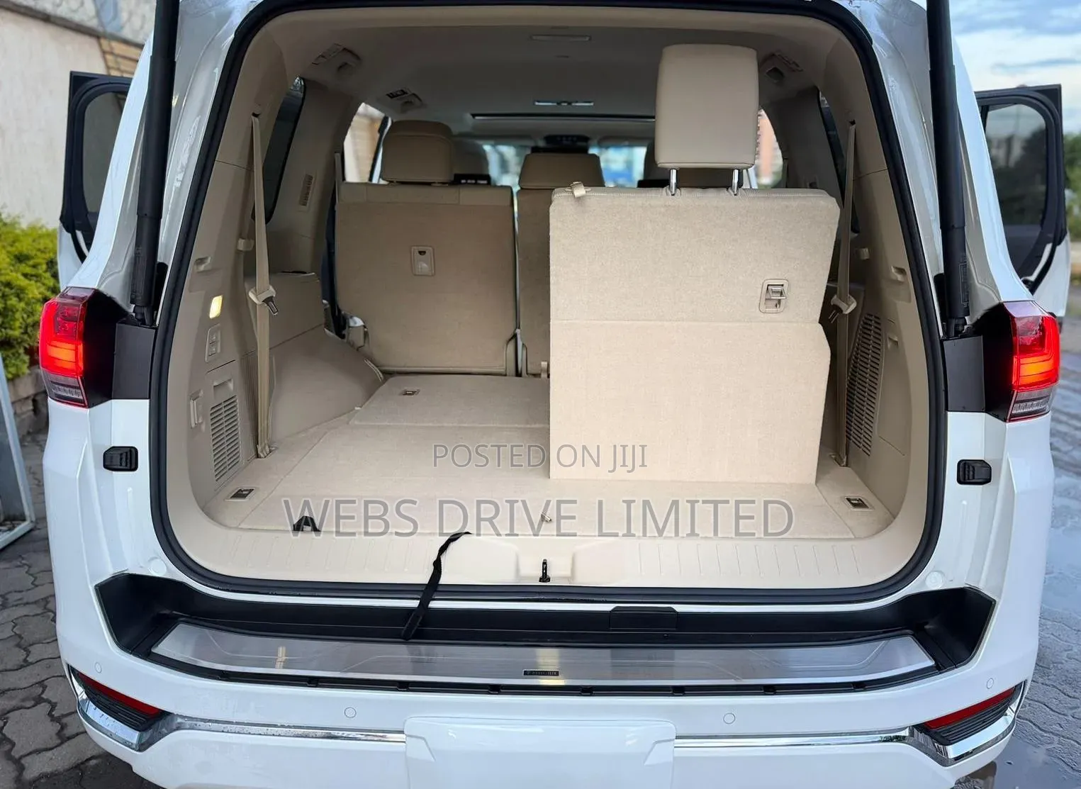 Toyota Land Cruiser LC300 2023 White