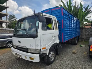 Nissan Ud Fighter 2011 White