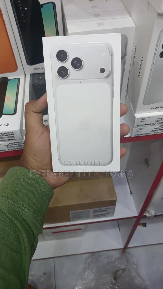 New Apple iPhone 17 Pro Max 256 GB Silver