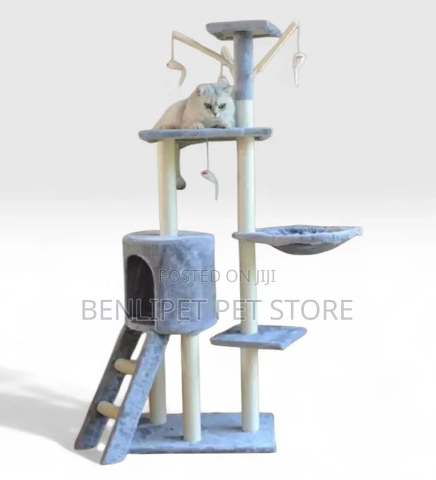 Cat Scratching Tree - main view