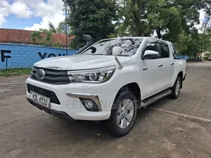 Toyota Hilux Revo Double Cab Deisel 2.8 AWD 2018 White