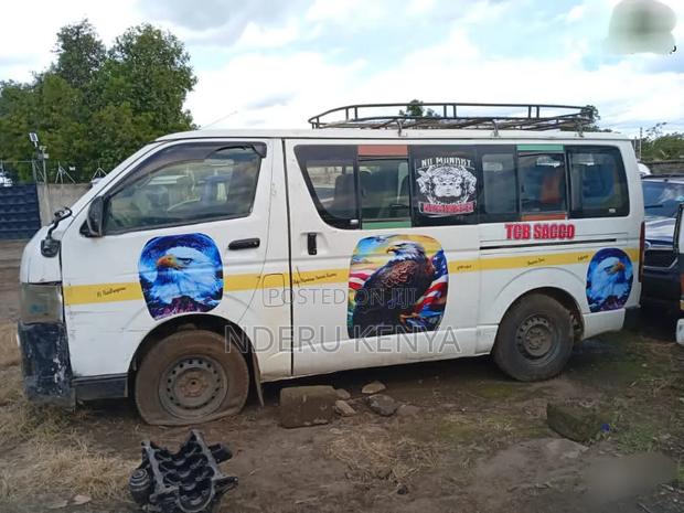 Toyota HiAce 2012 White - thumbnail 2