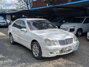 Mercedes-Benz C240 2.6 RWD 2005 White