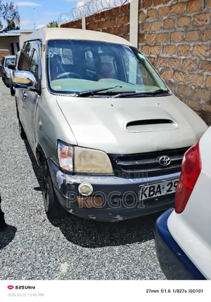 Toyota TownAce Noah 2000 Silver