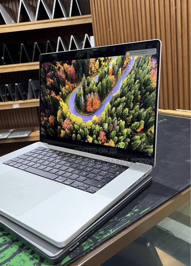 Laptop Apple MacBook Pro 2021 M1 32GB Apple M1 Pro SSD 1T