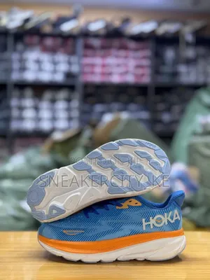 Hoka Cliffton Trainers