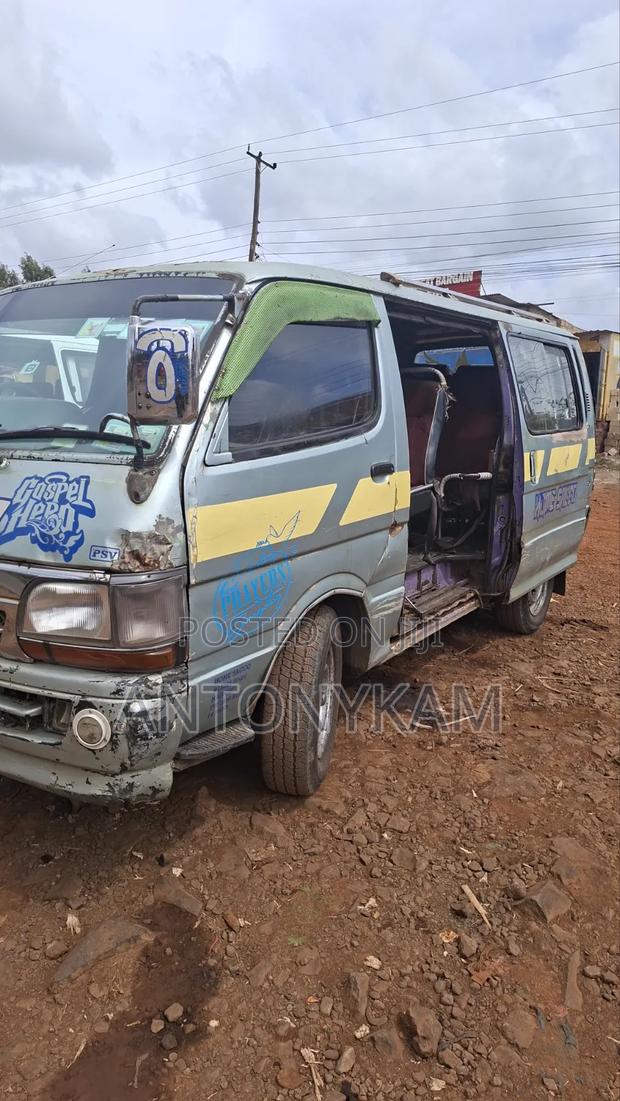 Toyota HiAce 2007 White