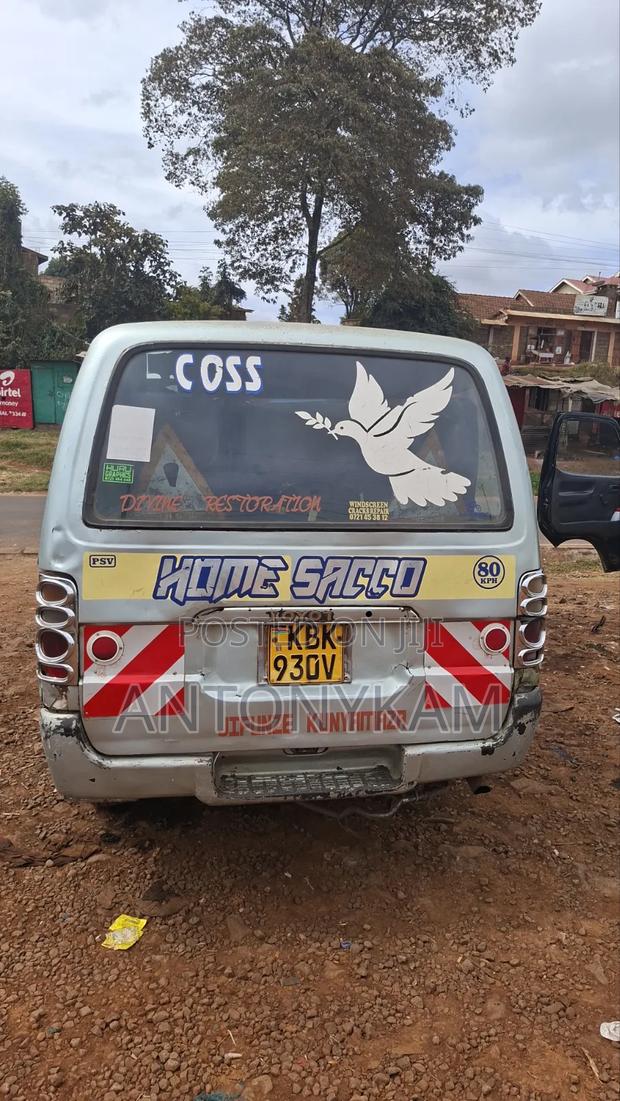 Toyota HiAce 2007 White - thumbnail 4
