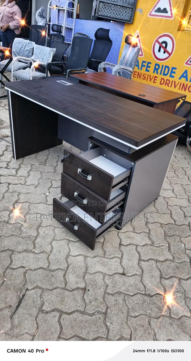 Executive Imported Modern Office Desk 1400mm Gray/Black - thumbnail 3