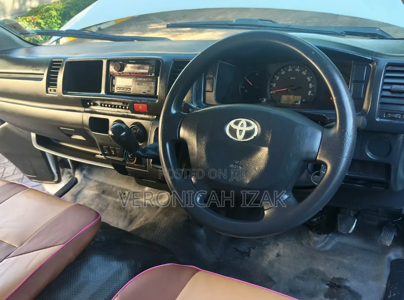 Toyota HiAce 2018 White