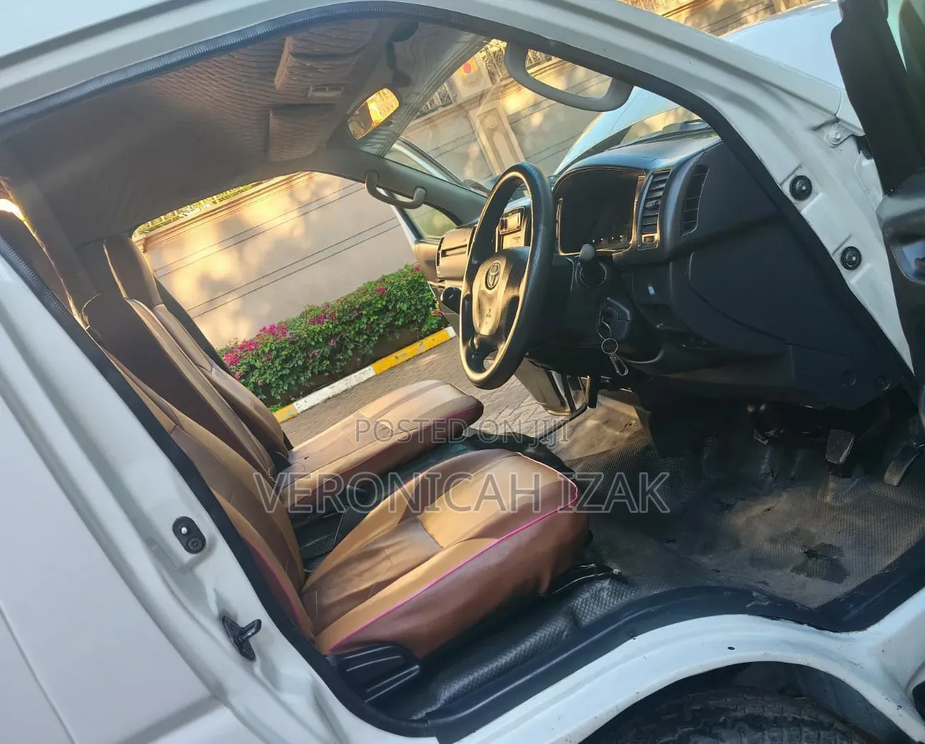 Toyota HiAce 2018 White