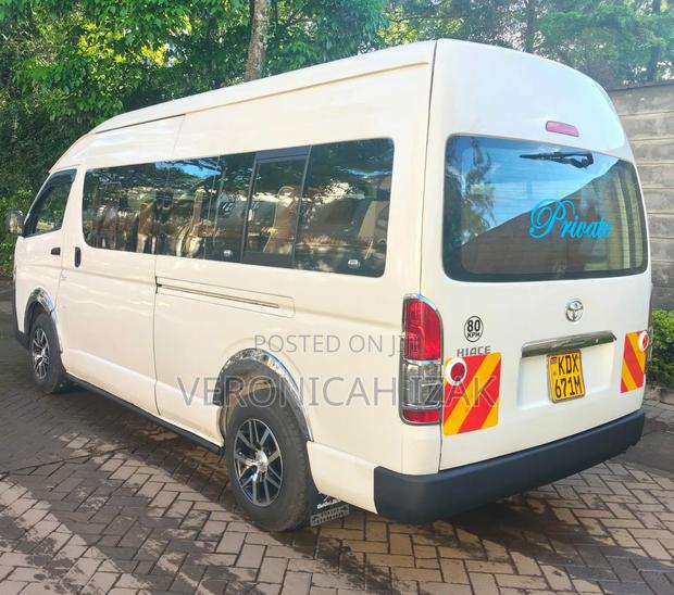 Toyota HiAce 2018 White - thumbnail 10