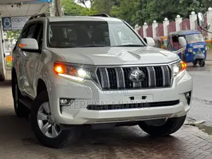 Toyota Land Cruiser Prado 2.8 2019 White