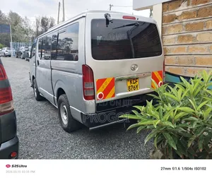 Toyota HiAce 2009 Silver