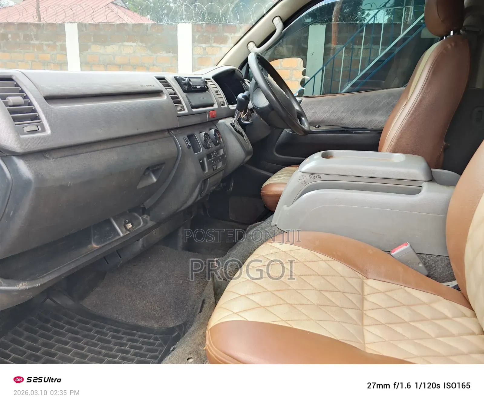 Toyota HiAce 2009 Silver