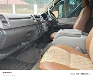 Toyota HiAce 2009 Silver