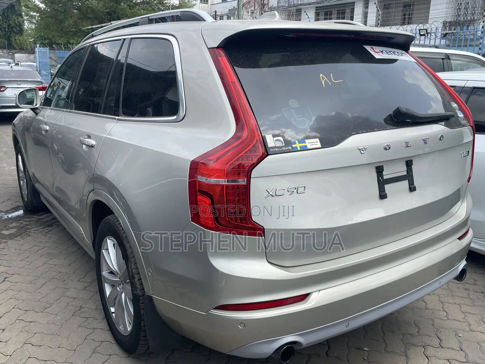 Volvo XC90 T5 Momentum AWD 2019 Gold