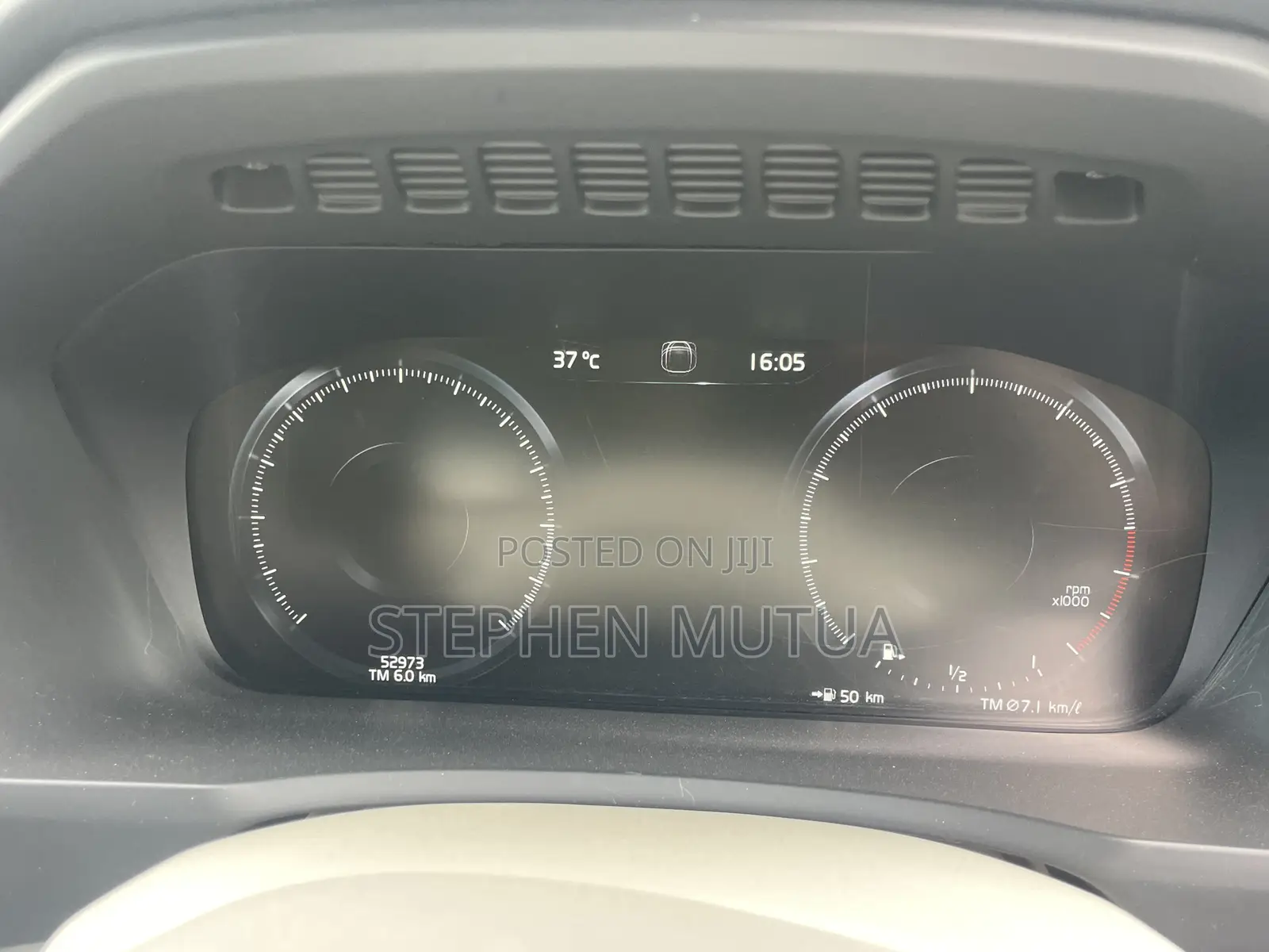 Volvo XC90 T5 Momentum AWD 2019 Gold