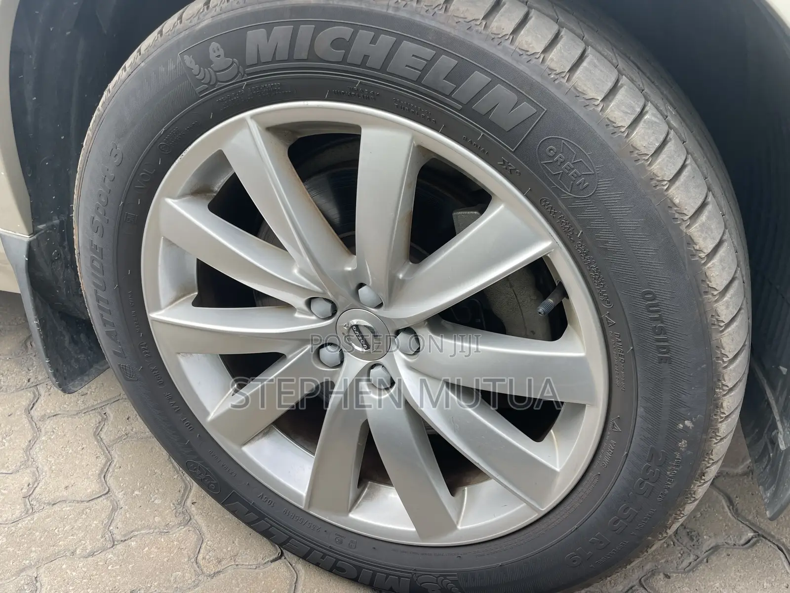 Volvo XC90 T5 Momentum AWD 2019 Gold