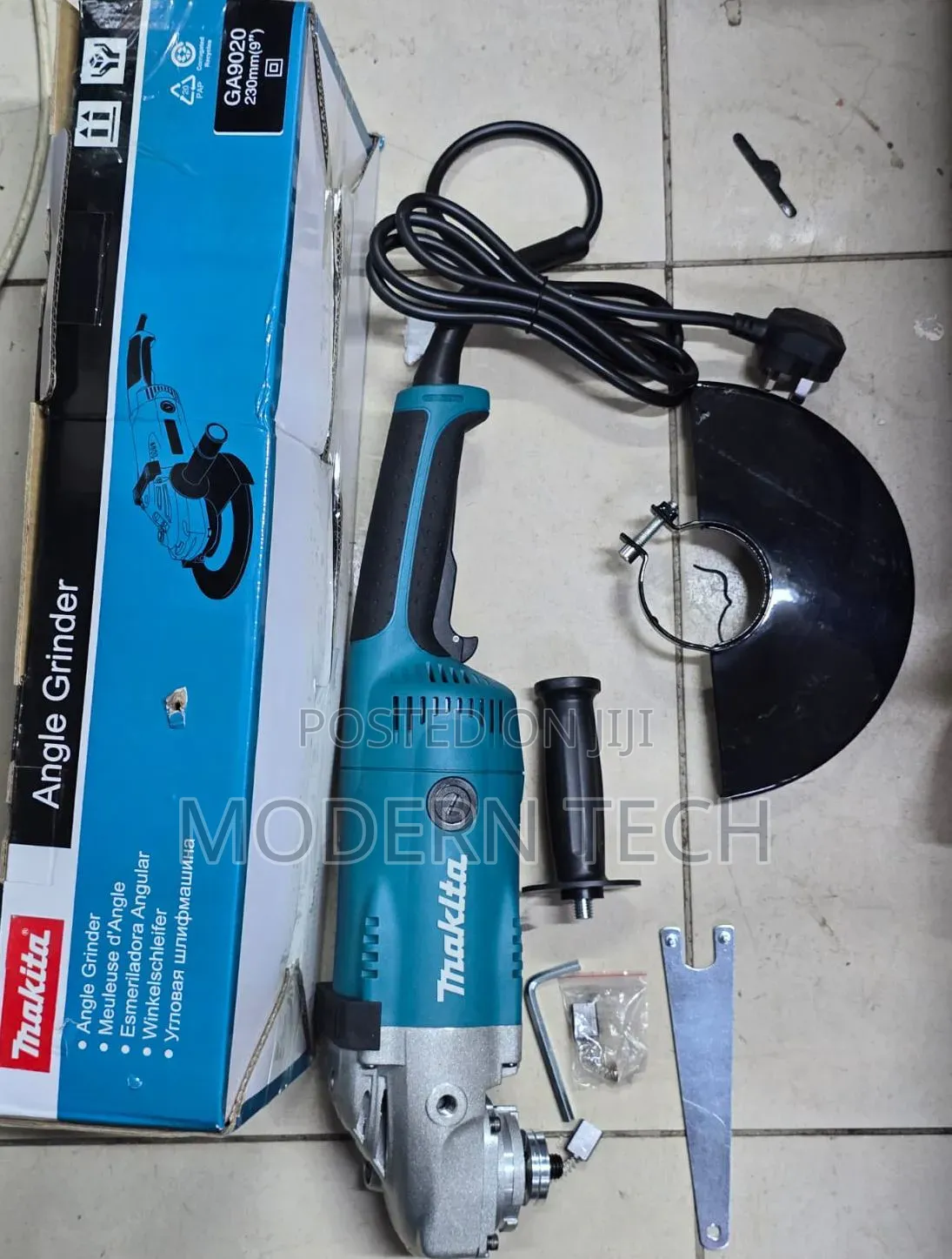 Makita 9-Inch High Power Metal Concrete Grinder (220v)