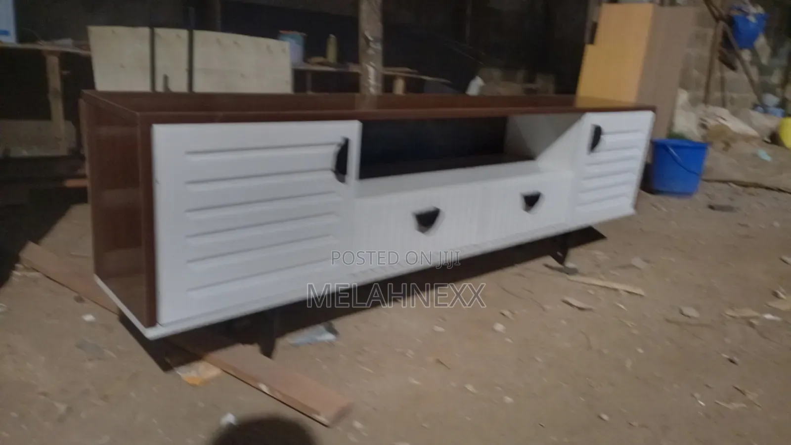 Half Moon Tv Stand(6fits)