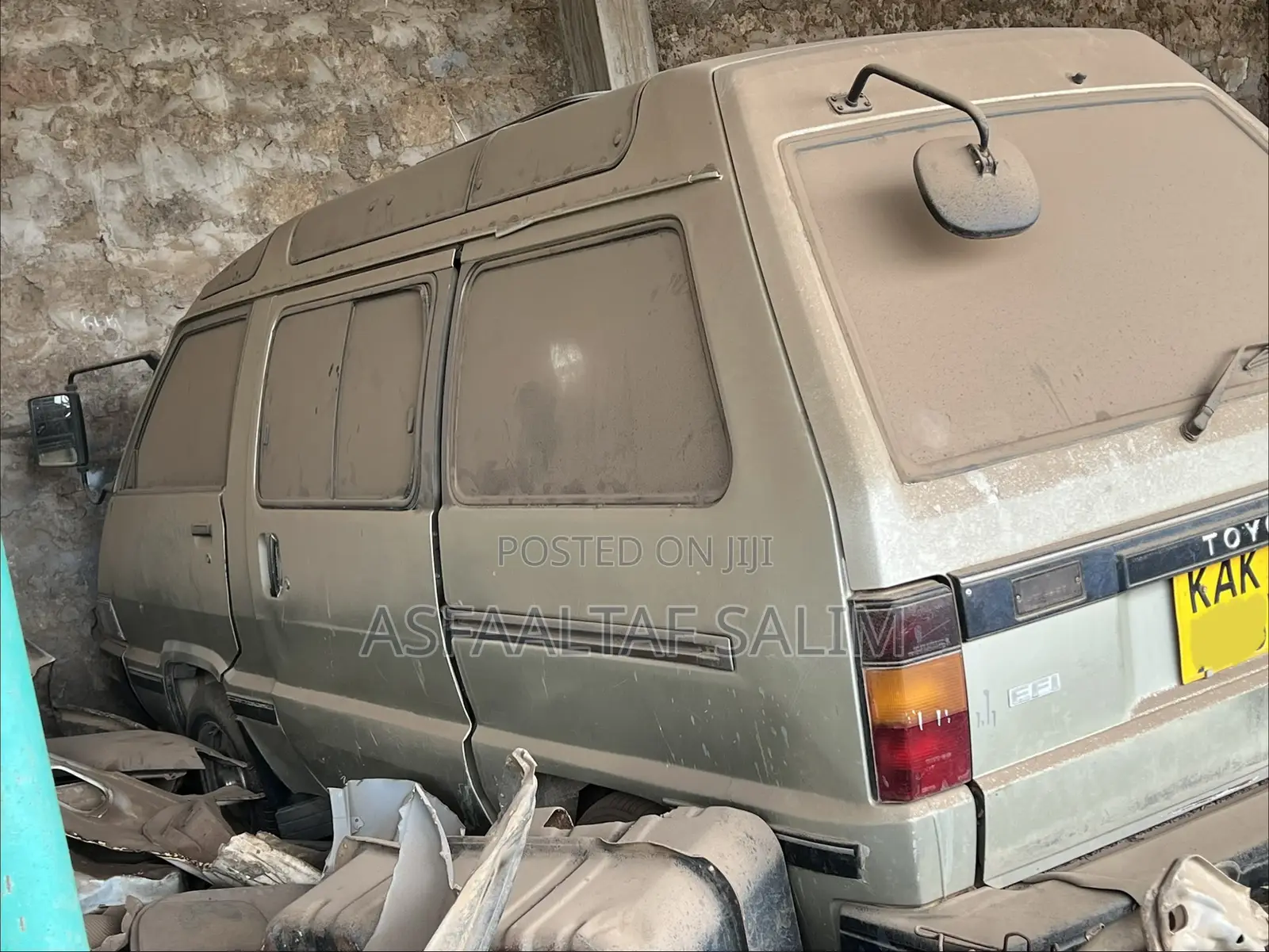 Toyota HiAce 2000 Green