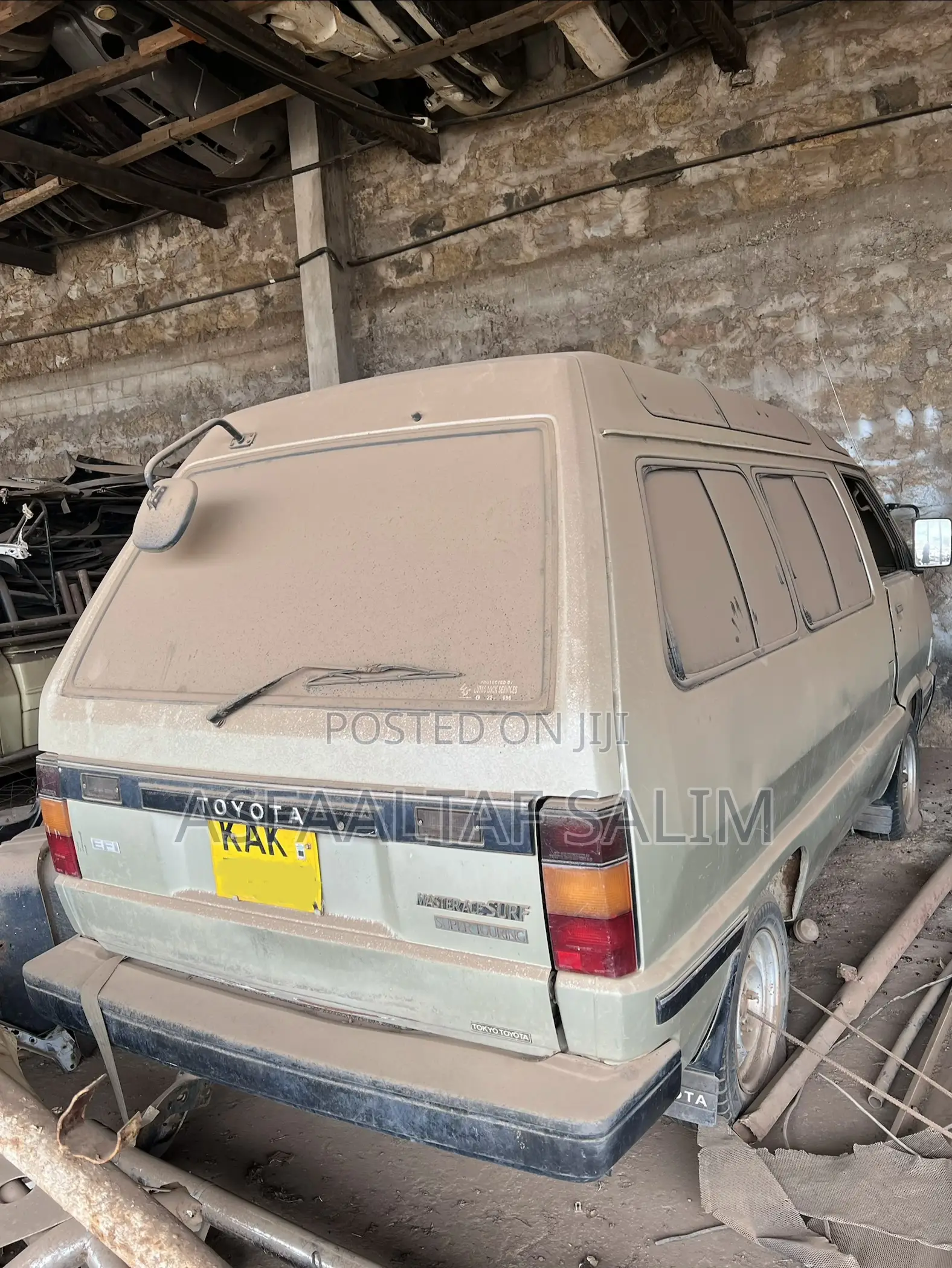 Toyota HiAce 2000 Green