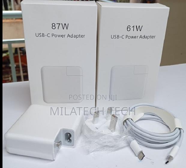 Macbook Charge R White in Colour - main view