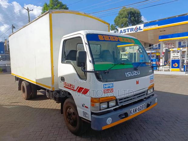 2008 Isuzu NPR - thumbnail 3