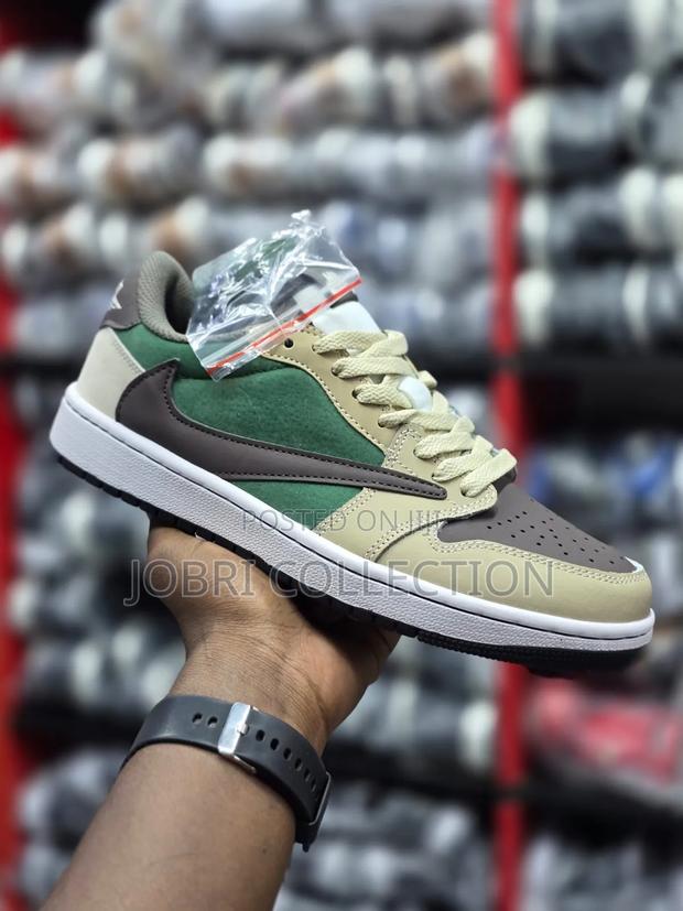 Nike Air Jordan 1 Low Travis Scott 'Medium Olive' Sneaker. - thumbnail 2
