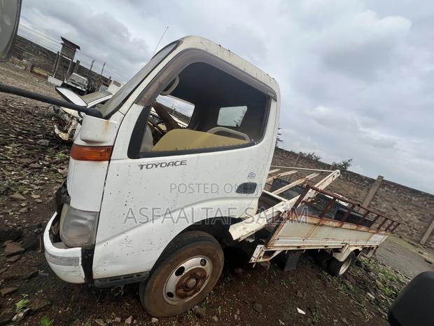 Toyota Toyoace - thumbnail 2