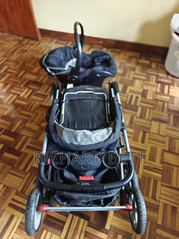 3 in 1 Stroller/Car Seat/Carry Cot - thumbnail 3