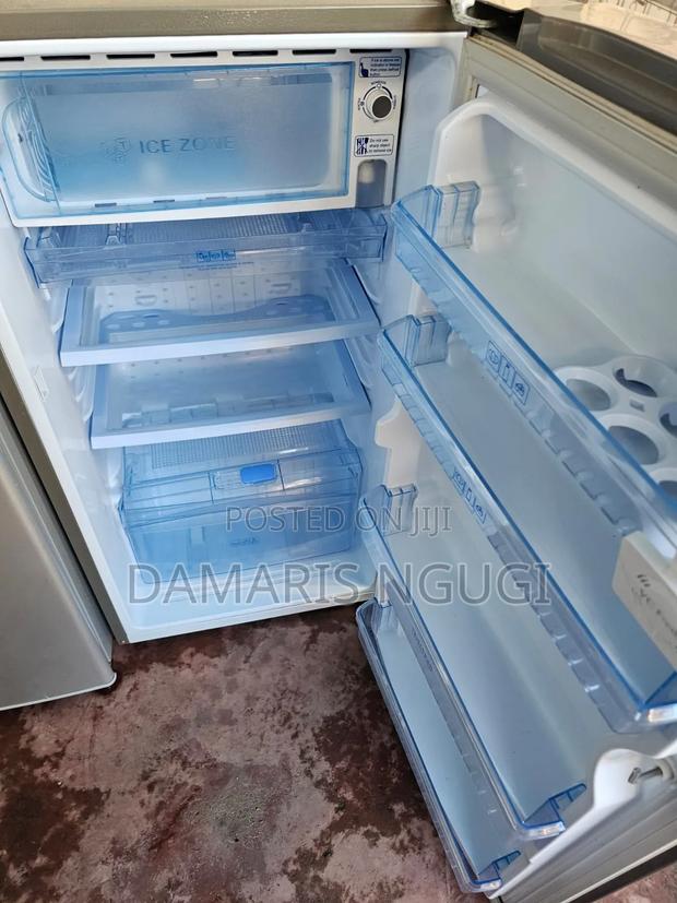 Von Single Door Fridge - thumbnail 2