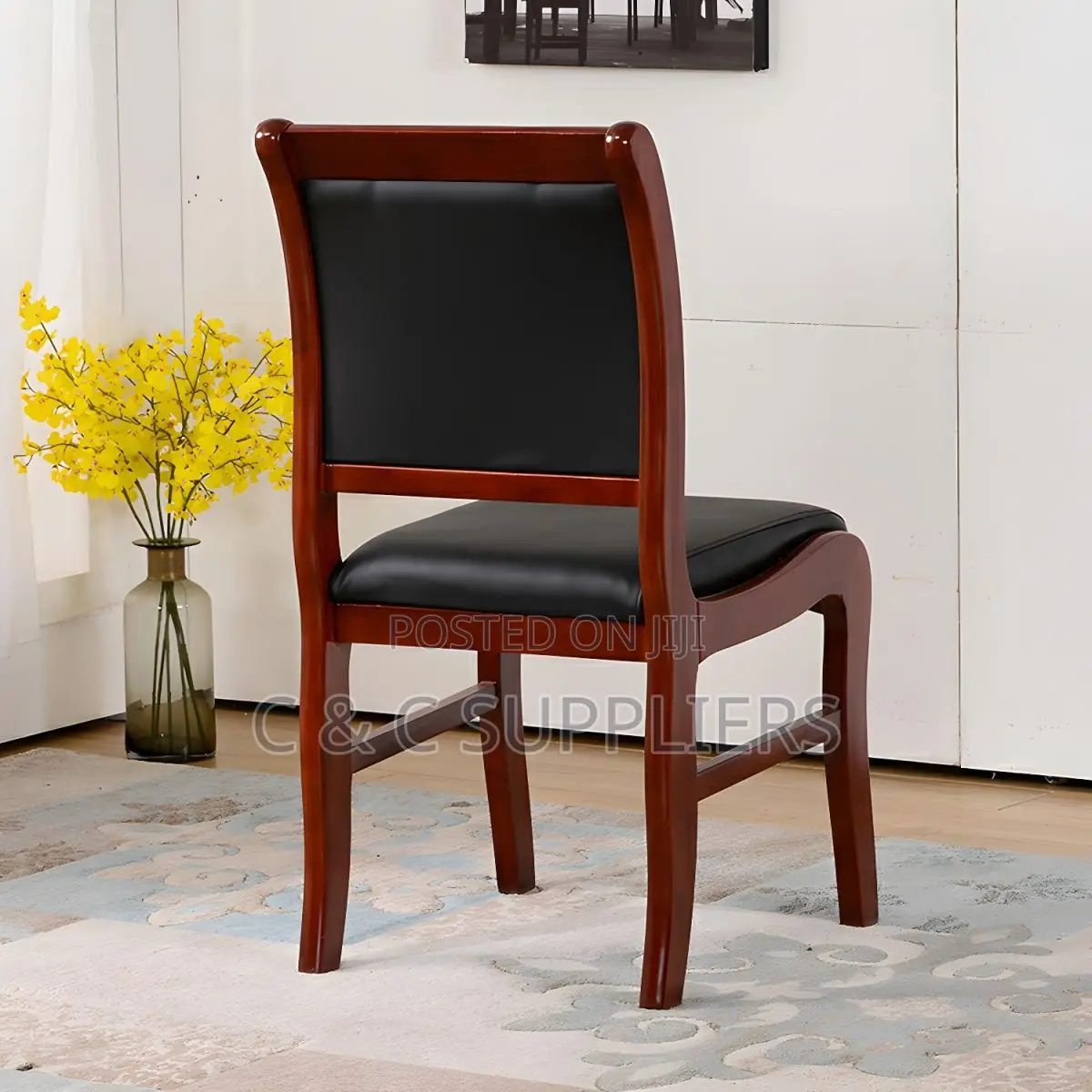 Office Seats: 
Traditional Mid-Back Bankers Chair