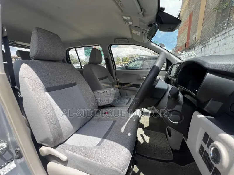 Toyota Passo 1.0 FWD 2019 Silver