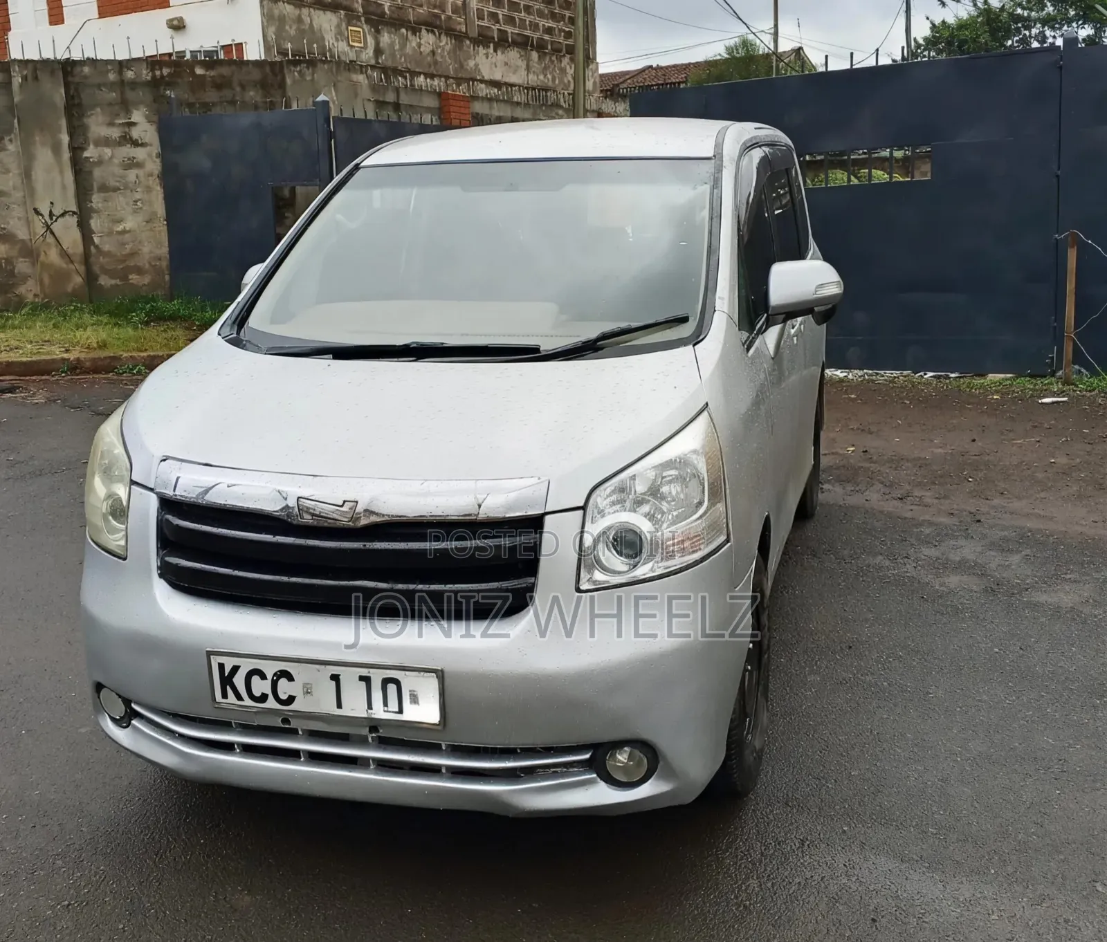 Toyota Noah 2.0 143hp FWD (8 Seater) 2008 Silver