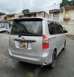 Toyota Noah 2.0 143hp FWD (8 Seater) 2008 Silver