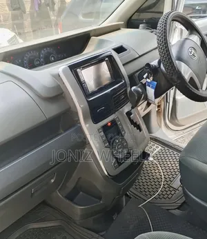 Toyota Noah 2.0 143hp FWD (8 Seater) 2008 Silver