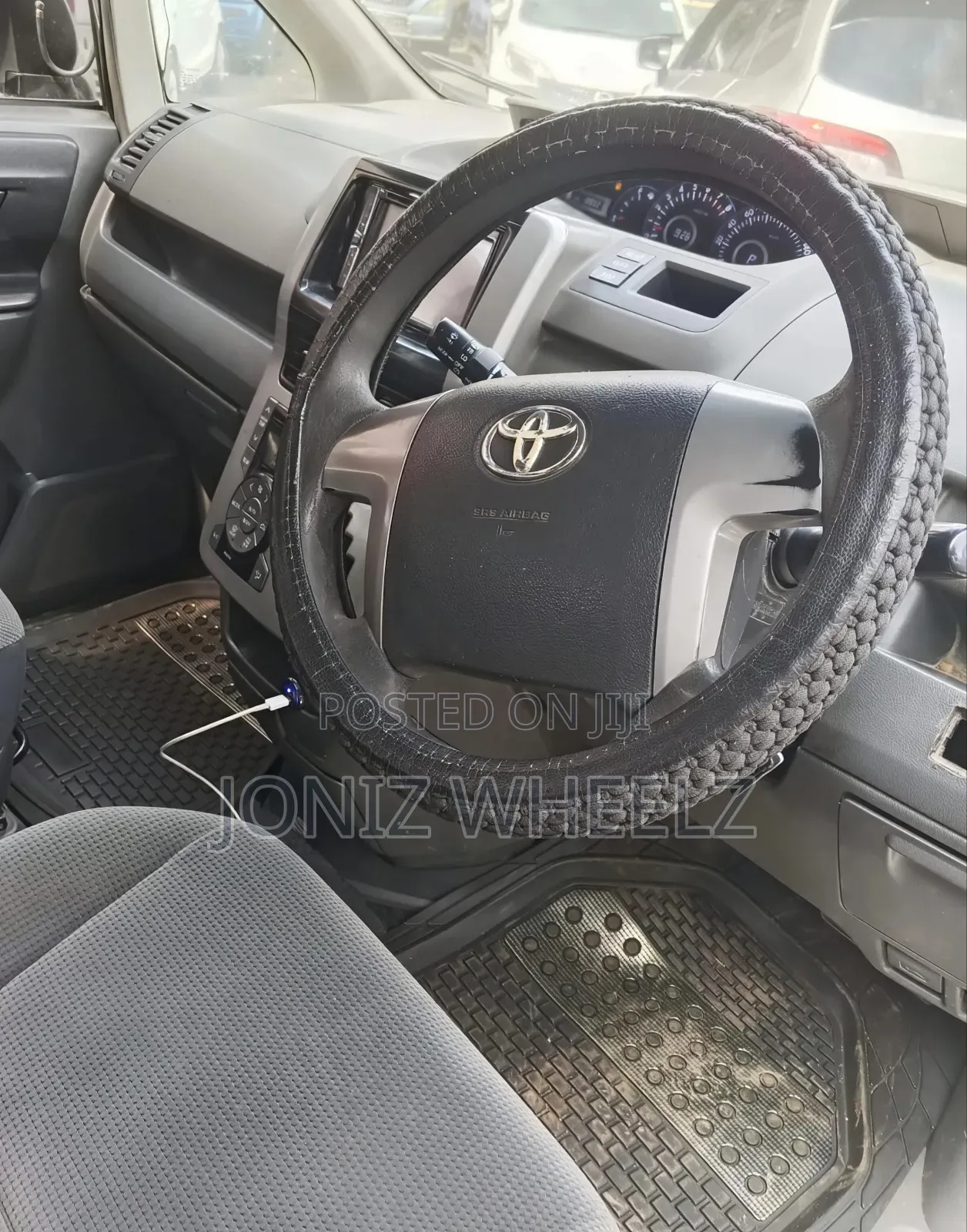 Toyota Noah 2.0 143hp FWD (8 Seater) 2008 Silver