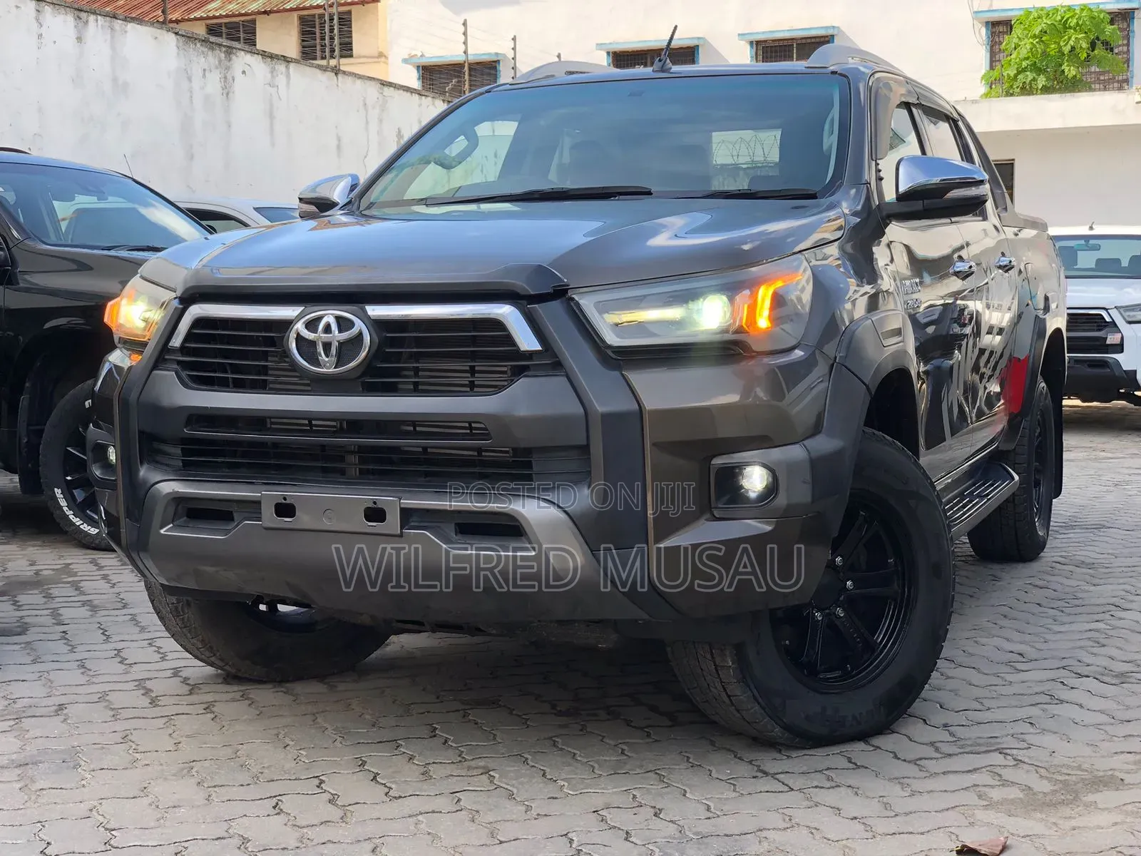 Toyota Hilux SR 4x4 2017 Gray
