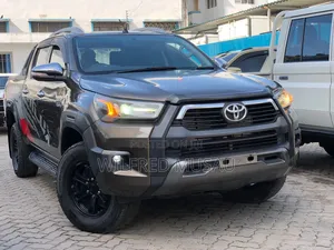 Toyota Hilux SR 4x4 2017 Gray